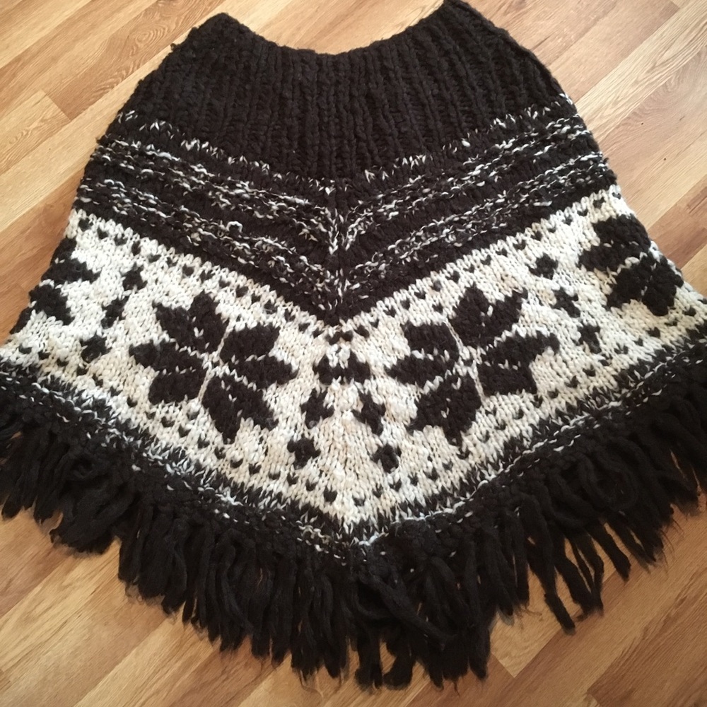 Free People M/L unique fuzzy warm poncho w/fringe